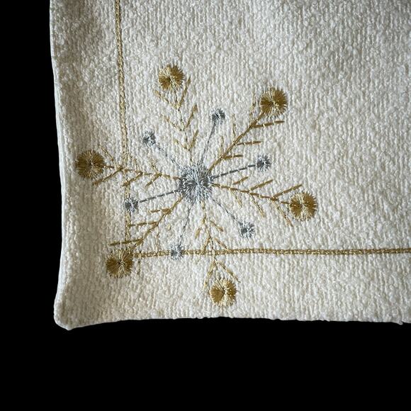 Lillian August Christmas Placemats Set of 4 Gold & Silver Snowflake Holiday Glam - Picture 6 of 13